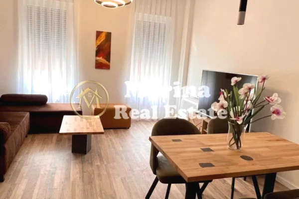 Shtepi me qera Apartament ne Tirane, 2+1, Mobilimi E mobiluar, Pagesa 800  Euro.