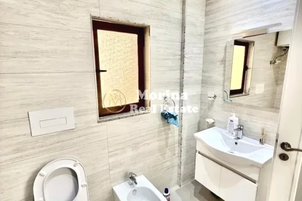 Qera, Ambient Biznesi ,mbi Qytet Studenti ,650 Euro/Muaj