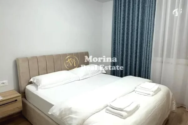 Shtepi me qera Vila Luksoze ne Tirane, 2+1, Mobilimi E mobiluar, Pagesa 900  Euro.