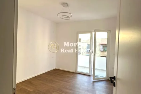 Shtepi ne shitje Apartament ne Tirane, 1+1, Mobilimi Bosh, pa mobiluar, Pagesa 95,000  Euro.