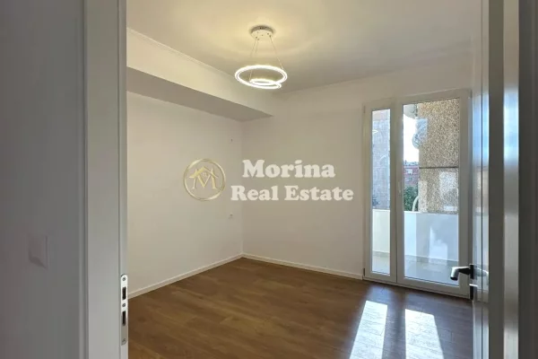 Shtepi ne shitje Apartament ne Tirane, 2+1, Mobilimi Bosh, pa mobiluar, Pagesa 118,000  Euro.