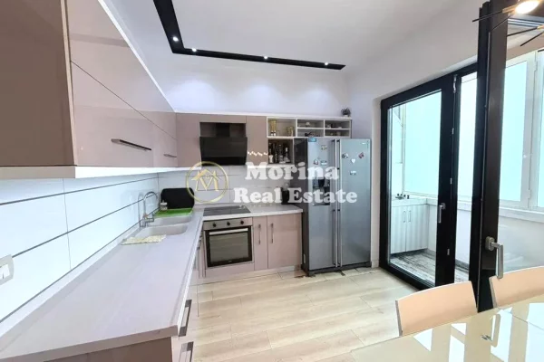 Shtepi ne shitje Apartament ne Tirane, 3+1, Mobilimi E mobiluar, Pagesa 245,000  Euro.