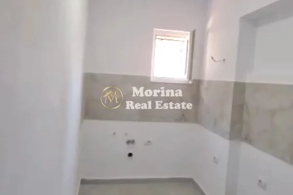 Shtepi ne shitje Apartament ne Tirane, 3+1, Mobilimi Bosh, pa mobiluar, Pagesa 204,000  Euro.