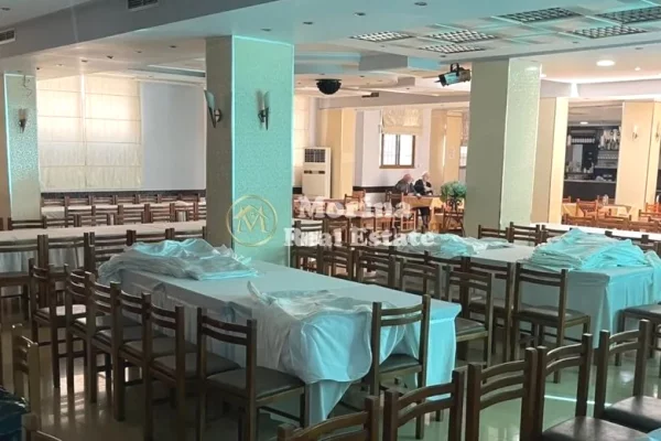 Ambient biznesi me qera 2+1 ne Tirane - 2,000 Euro