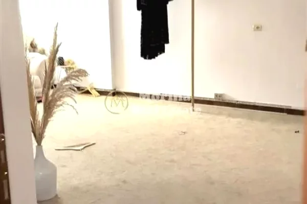 Ambient biznesi me qera 3+1 ne Tirane - 800 Euro