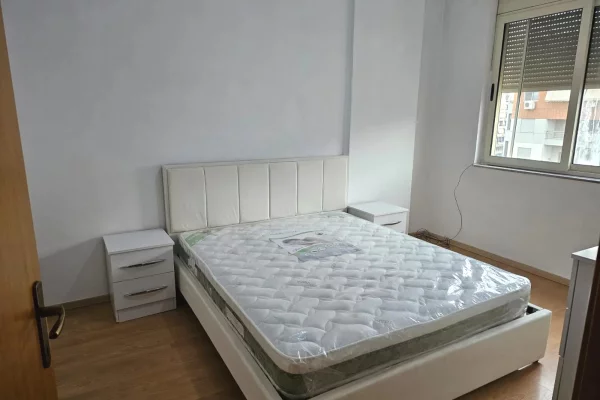 Shtepi me qera Apartament ne Tirane, 2+1, Mobilimi E mobiluar, Pagesa 500  Euro.
