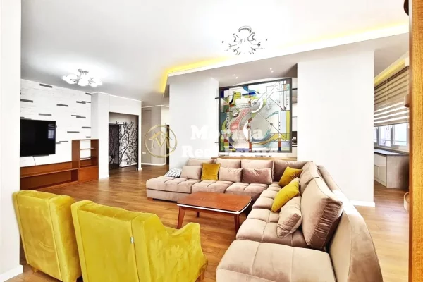 Shtepi me qera 4+1 ne Tirane - 1,300 Euro