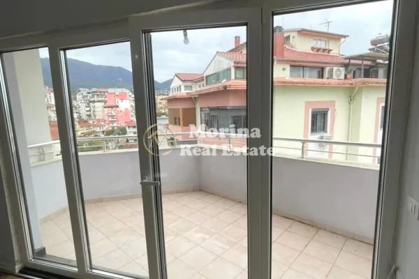 Shtepi ne shitje Apartament ne Tirane, 2+1, Mobilimi Bosh, pa mobiluar, Pagesa 140,000  Euro.