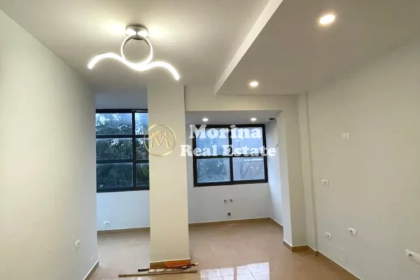 Shtepi ne shitje Apartament ne Tirane, 1+1, Mobilimi Bosh, pa mobiluar, Pagesa 87,000  Euro.