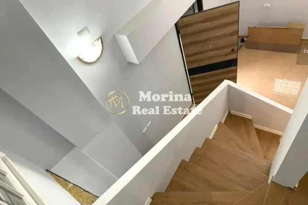 Shtepi ne shitje Duplex(shtepi me 2 kate) ne Tirane, 1+1, Mobilimi Bosh, pa mobiluar, Pagesa 85,000  Euro.