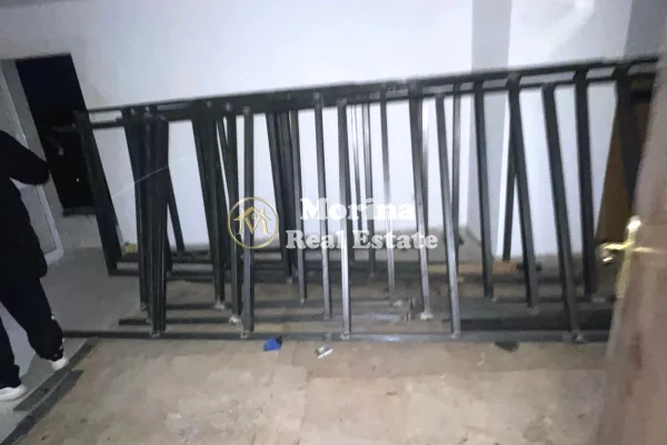 Shtepi ne shitje Apartament ne Tirane, 2+1, Mobilimi Bosh, pa mobiluar, Pagesa 162,000  Euro.