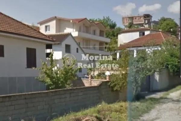 Ambiente Commerciale in Affitto 4+1 a Tirana - 300 Euro