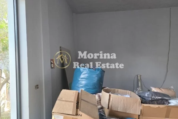Ambiente Commerciale in Affitto 3+1 a Tirana - 400 Euro