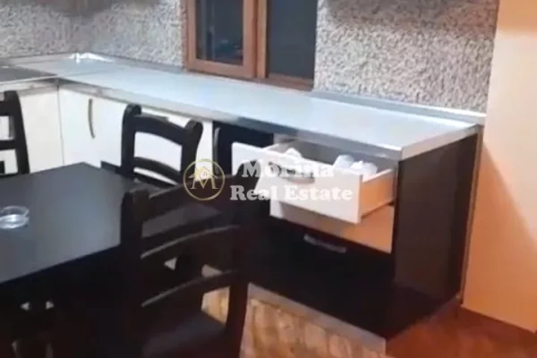 Shtepi me qera 2+1 ne Tirane - 300 Euro