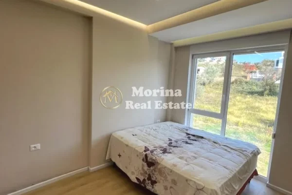 Shtepi me qera 4+1 ne Tirane - 1,200 Euro