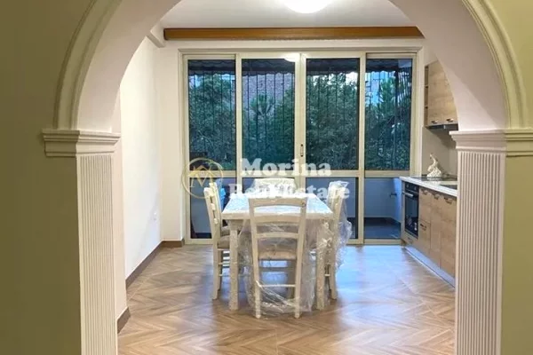 Shtepi me qera Apartament ne Tirane, 3+1, Mobilimi E mobiluar, Pagesa 750  Euro.