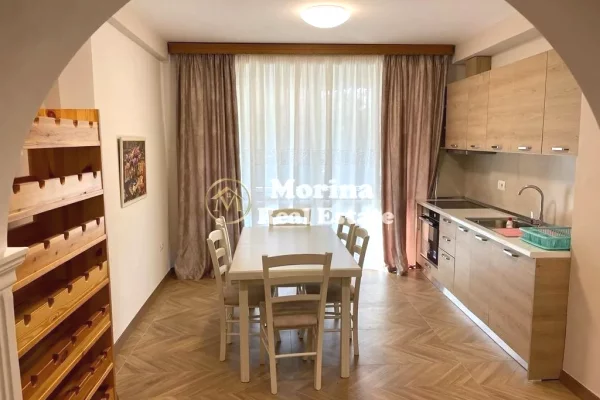 Shtepi me qera Apartament ne Tirane, 3+1, Mobilimi E mobiluar, Pagesa 750  Euro.