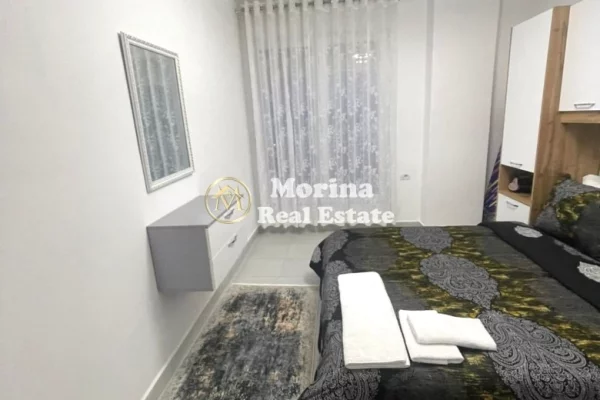 Shtepi me qera Papafingo(kati i catise) ne Tirane, 3+1, Mobilimi E mobiluar, Pagesa 600  Euro.