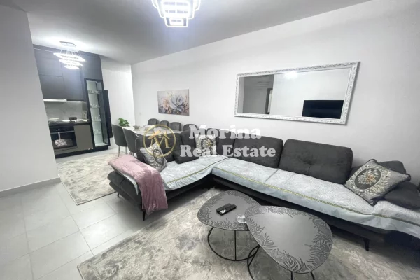 Shtepi me qera Papafingo(kati i catise) ne Tirane, 3+1, Mobilimi E mobiluar, Pagesa 600  Euro.