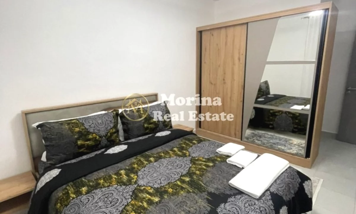 Shtepi me qera Papafingo(kati i catise) ne Tirane, 3+1, Mobilimi E mobiluar, Pagesa 600  Euro.