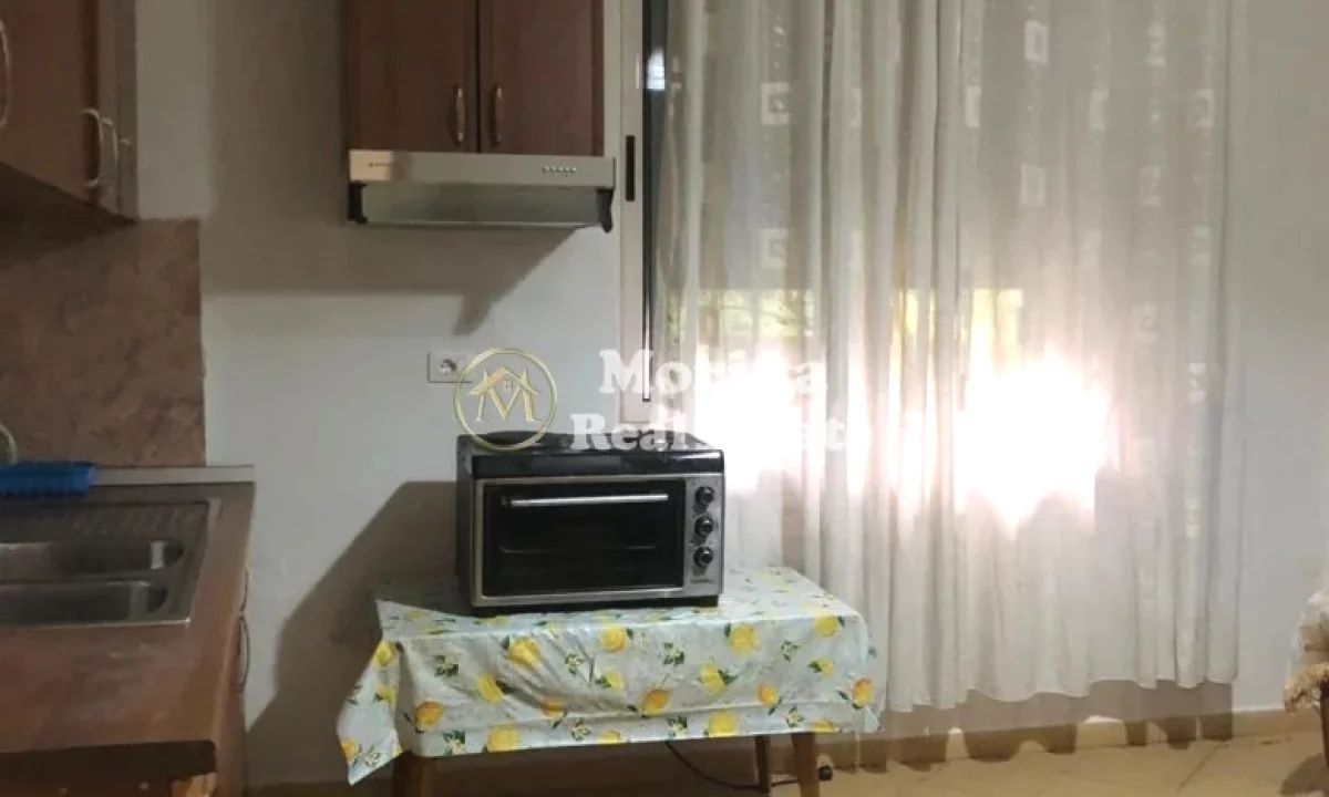 Shtepi me qera Shtepi Private ne Tirane, 2+1, Mobilimi E mobiluar, Pagesa 350  Euro.