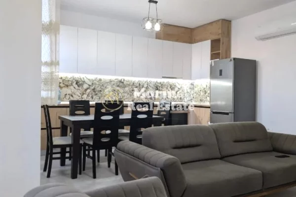 Shtepi me qera 2+1 ne Tirane - 700 Euro