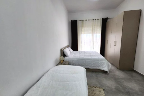 Shtepi me qera Vila Luksoze ne Tirane, 4+1, Mobilimi E mobiluar, Pagesa 1,800  Euro.