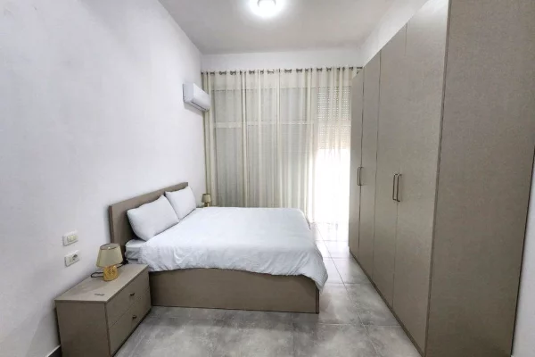 Shtepi me qera Vila Luksoze ne Tirane, 4+1, Mobilimi E mobiluar, Pagesa 1,800  Euro.