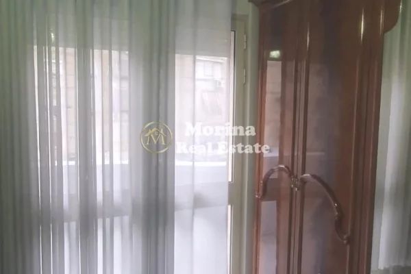 Shtepi me qera Vila Luksoze ne Tirane, 3+1, Mobilimi E mobiluar, Pagesa 600  Euro.