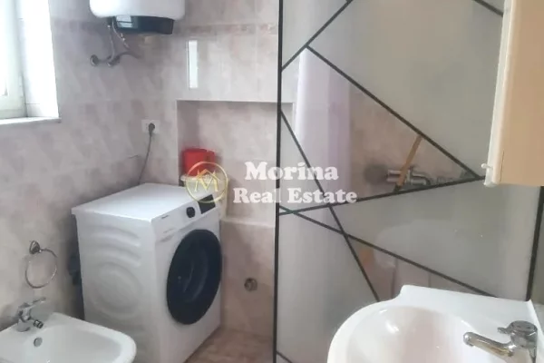 Shtepi me qera Vila Luksoze ne Tirane, 3+1, Mobilimi E mobiluar, Pagesa 600  Euro.