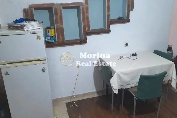 Shtepi me qera Shtepi Private ne Tirane, 1+1, Mobilimi E mobiluar, Pagesa 250  Euro.