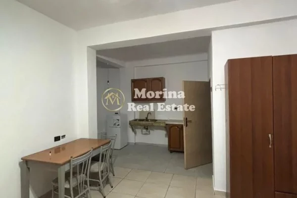 Shtepi me qera Shtepi Private ne Tirane, Garsoniere, Mobilimi Pjeserisht e mobiluar, Pagesa 170  Euro.
