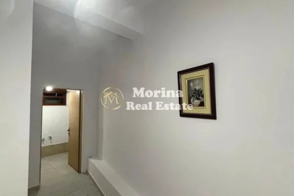 Shtepi me qera Shtepi Private ne Tirane, Garsoniere, Mobilimi Pjeserisht e mobiluar, Pagesa 170  Euro.