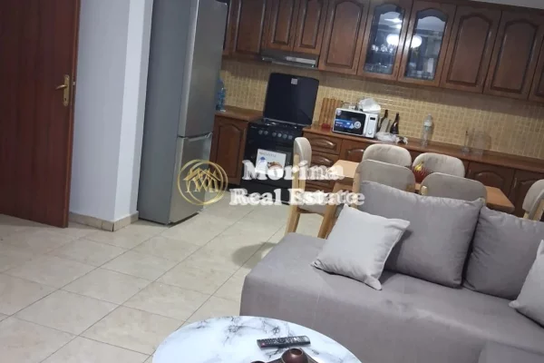 Shtepi me qera Shtepi Private ne Tirane, 3+1, Mobilimi E mobiluar, Pagesa 500  Euro.