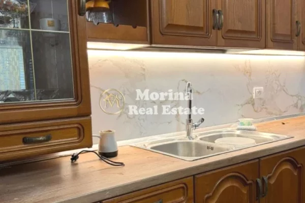 Shtepi me qera Shtepi Private ne Tirane, 2+1, Mobilimi E mobiluar, Pagesa 700  Euro.