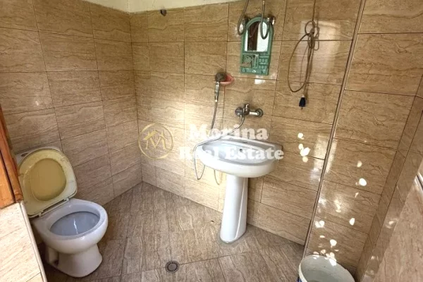 Shtepi me qera Apartament ne Tirane, 1+1, Mobilimi Pjeserisht e mobiluar, Pagesa 150  Euro.