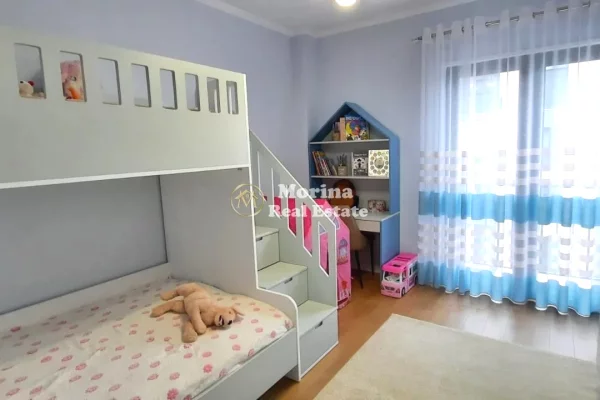 Shtepi ne shitje Apartament ne Tirane, 2+1, Mobilimi E mobiluar, Pagesa 213,210  Euro.