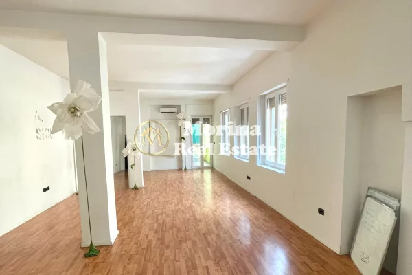 Ambient biznesi me qera 1+1 ne Tirane - 800 Euro