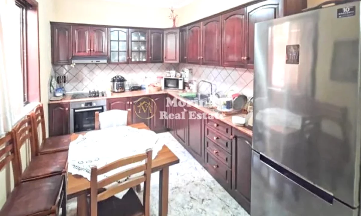 Shtepi ne shitje Shtepi Private ne Tirane, 6+1, Mobilimi E mobiluar, Pagesa 500,000  Euro.