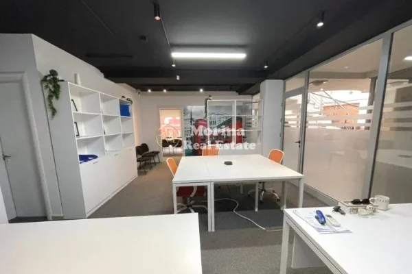 Ambient biznesi me qera 3+1 ne Tirane - 1,100 Euro