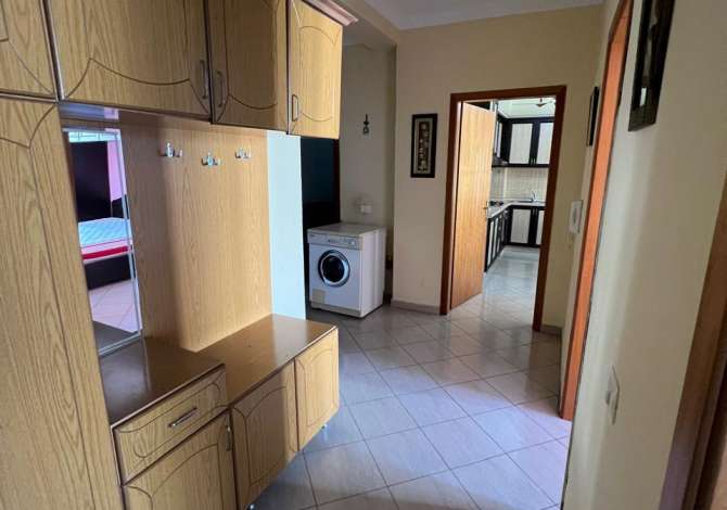 Shtepi ne shitje Apartament ne Tirane, 2+1, Mobilimi E mobiluar, Pagesa 110,000  Euro.