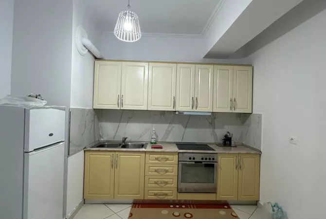 Shtepi me qera Apartament ne Tirane, 2+1, Mobilimi E mobiluar, Pagesa 550  Euro.