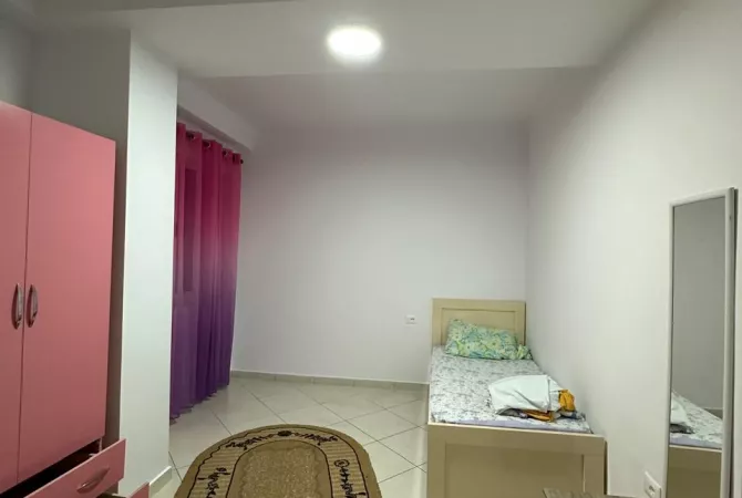 Shtepi me qera Apartament ne Tirane, 2+1, Mobilimi E mobiluar, Pagesa 550  Euro.