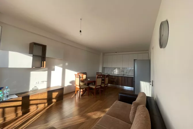 Shtepi me qera 1+1 ne Tirane - 40,000 Leke