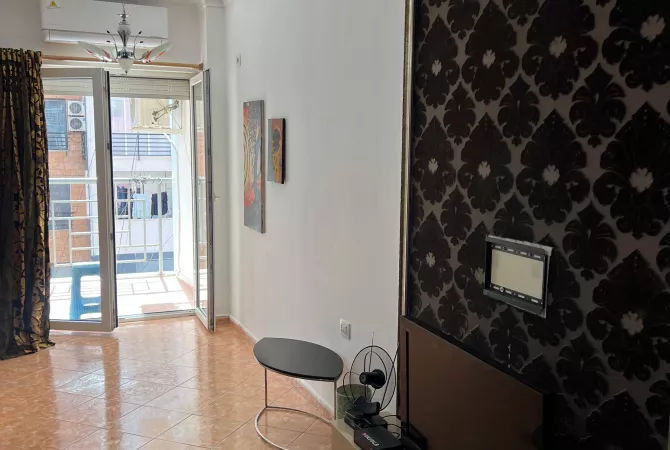 Shtepi me qera 2+1 ne Tirane - 70,000 Leke