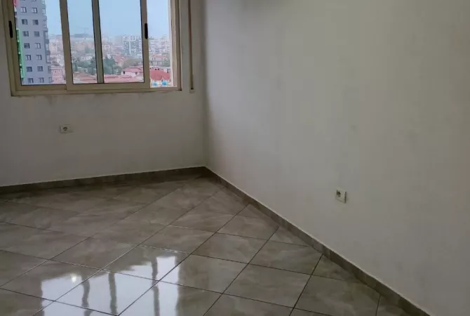 Shtepi me qera Apartament ne Tirane, 2+1, Mobilimi Bosh, pa mobiluar, Pagesa 40,000  Leke.