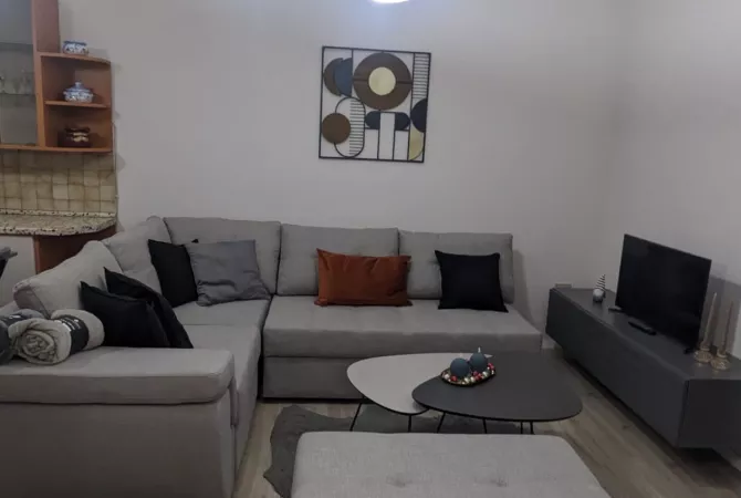 Shtepi me qera 2+1 ne Tirane - 60,000 Leke