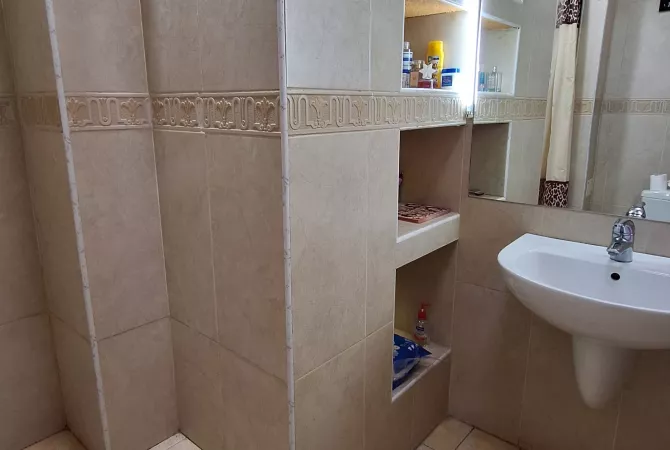 Shtepi me qera Apartament ne Tirane, 3+1, Mobilimi E mobiluar, Pagesa 700  Euro.