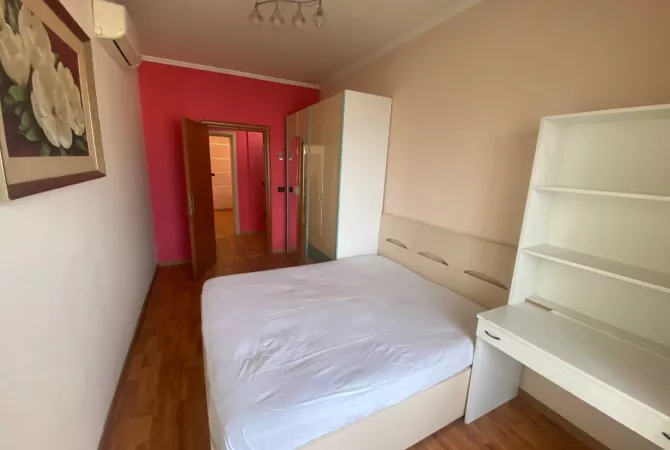 Shtepi me qera Apartament ne Tirane, 3+1, Mobilimi E mobiluar, Pagesa 700  Euro.