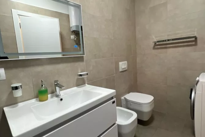 Shtepi me qera Apartament ne Tirane, 2+1, Mobilimi E mobiluar, Pagesa 90,000  Leke.
